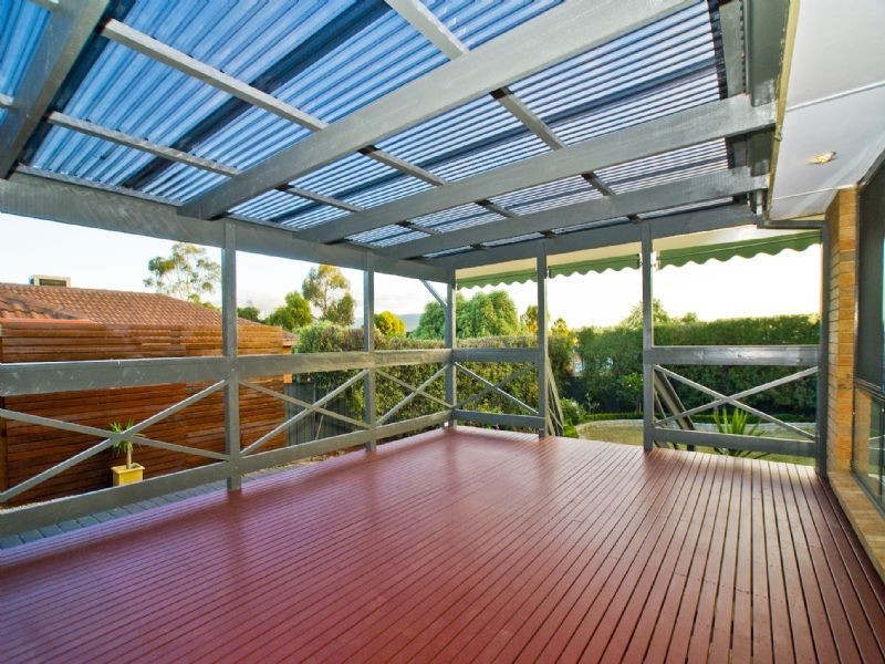 13 Azarow Circuit, Croydon South VIC 3136