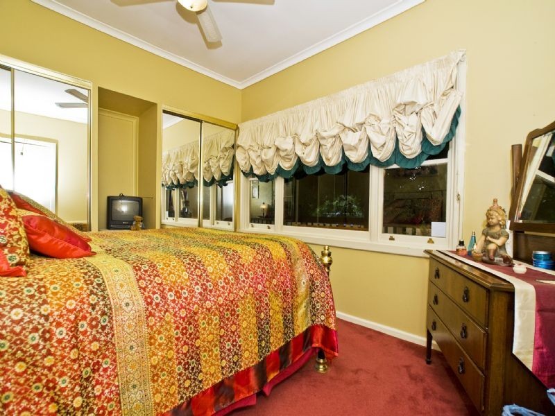 1/18 Clegg Avenue, Croydon VIC 3136