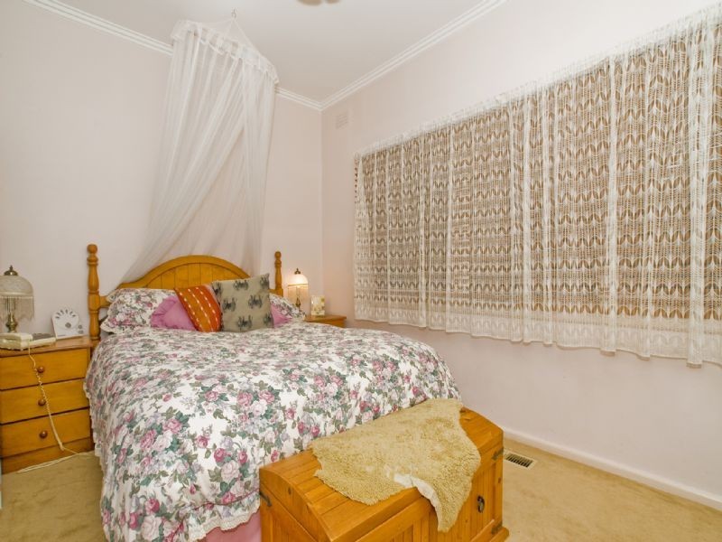 26 Clare Street, Croydon South VIC 3136