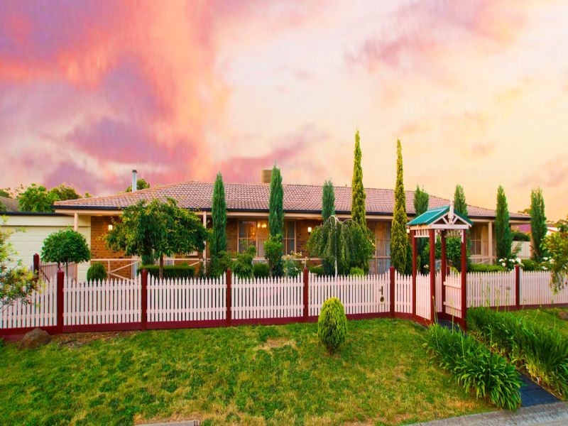 15 Wildwood Walk, Croydon South VIC 3136