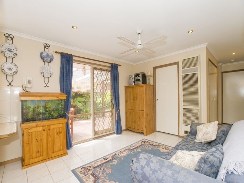 15 Wildwood Walk, Croydon South VIC 3136