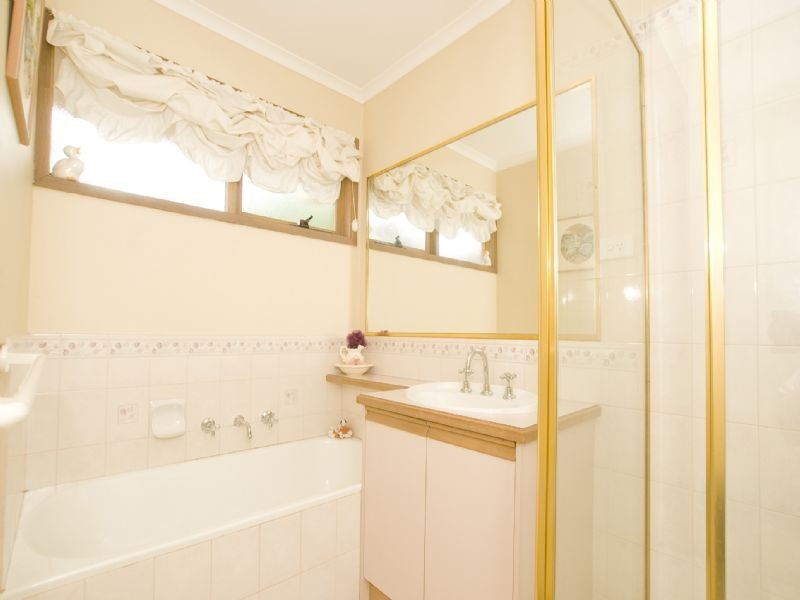 15 Wildwood Walk, Croydon South VIC 3136