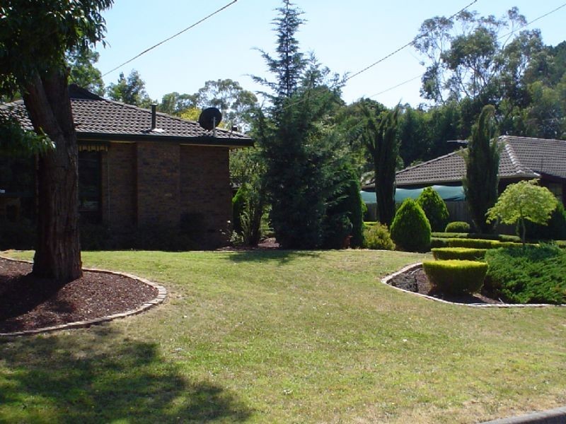 10 Ravenswood Court, Montrose VIC 3765