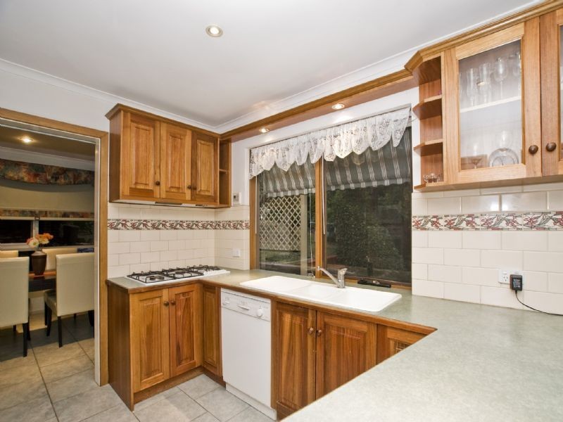 5 Donald Close, Kilsyth VIC 3137