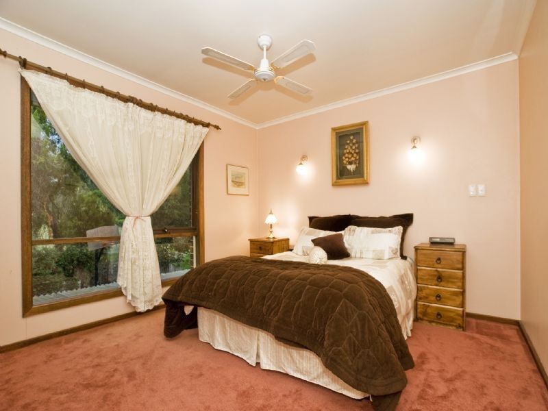 5 Donald Close, Kilsyth VIC 3137