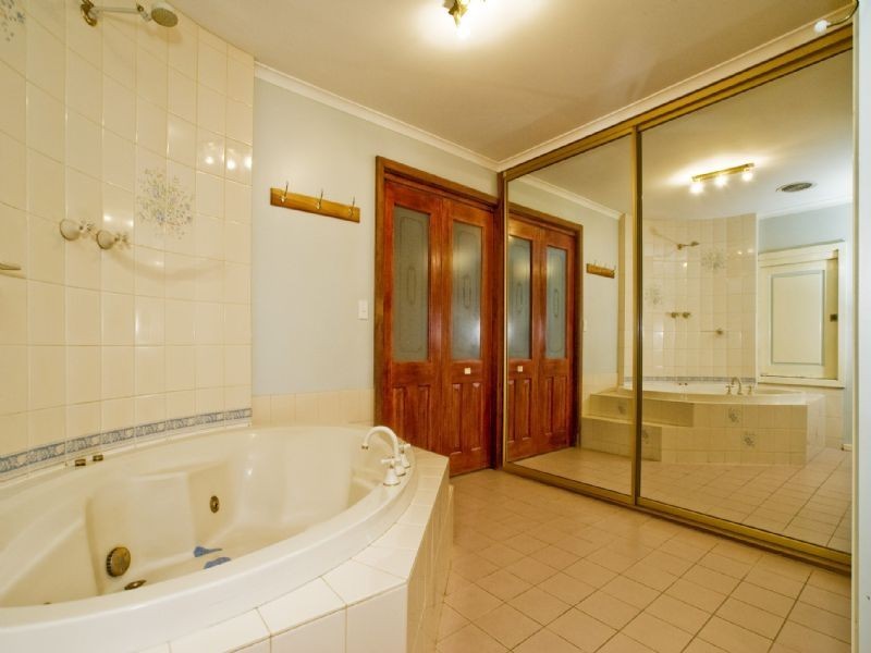 5 Donald Close, Kilsyth VIC 3137