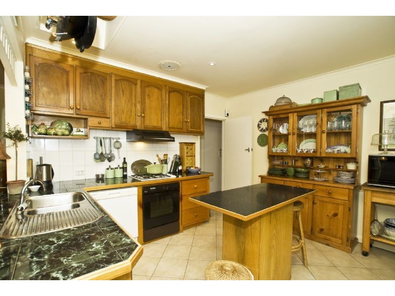 56 Faraday Road, Croydon South VIC 3136