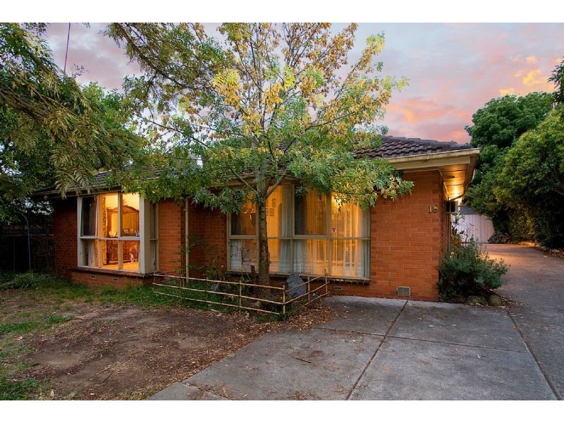18 Melton Grove, Croydon VIC 3136