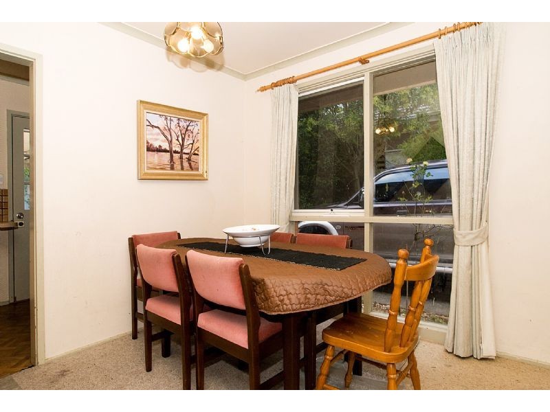 18 Melton Grove, Croydon VIC 3136