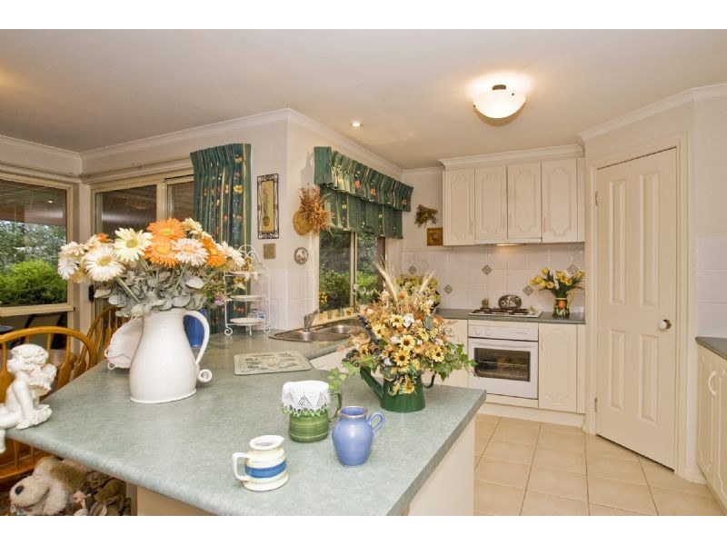 7 Golden Ridge Drive, Croydon Hills VIC 3136