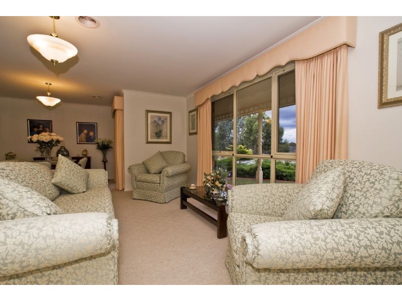 7 Golden Ridge Drive, Croydon Hills VIC 3136