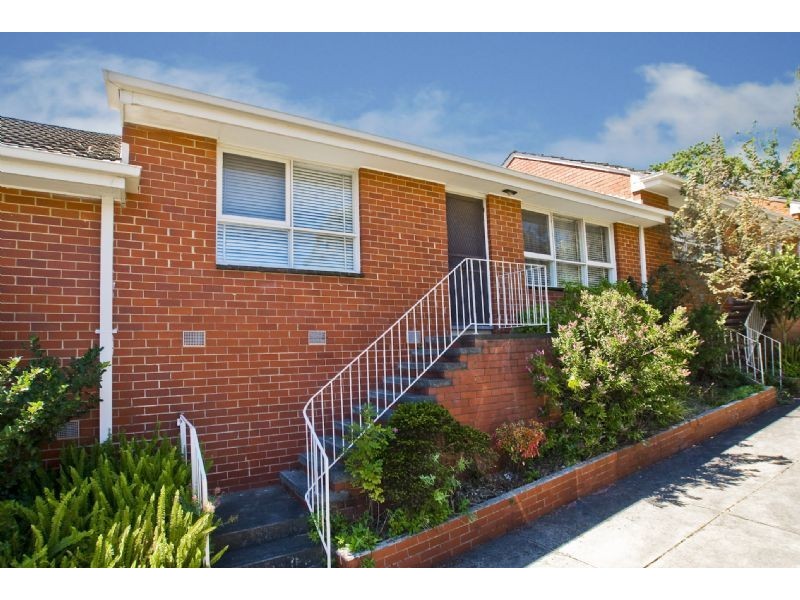 2/18 Newman Road, Croydon VIC 3136