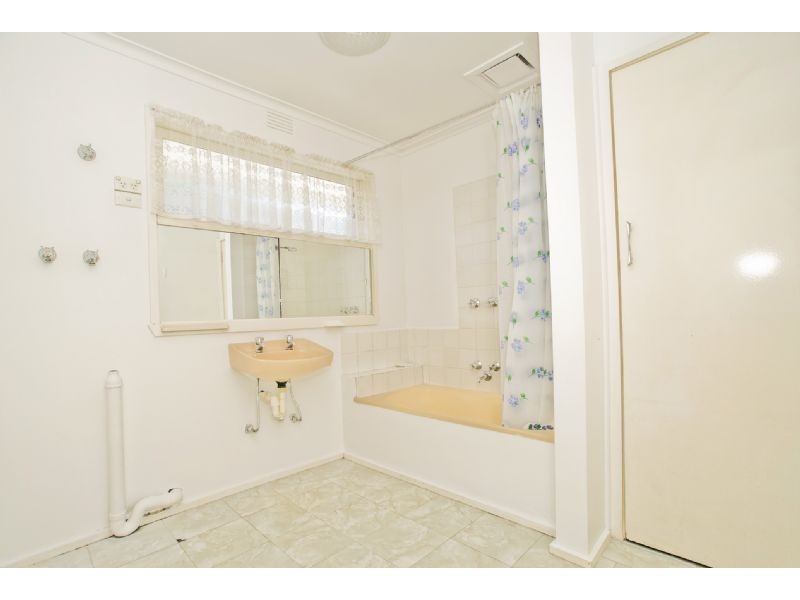 2/18 Newman Road, Croydon VIC 3136