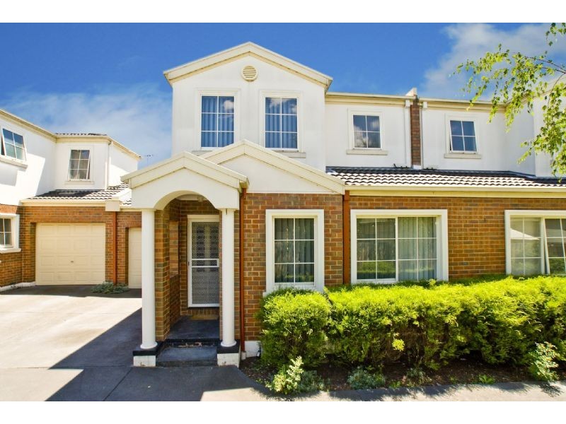 2/19 Lusher Road, Croydon VIC 3136