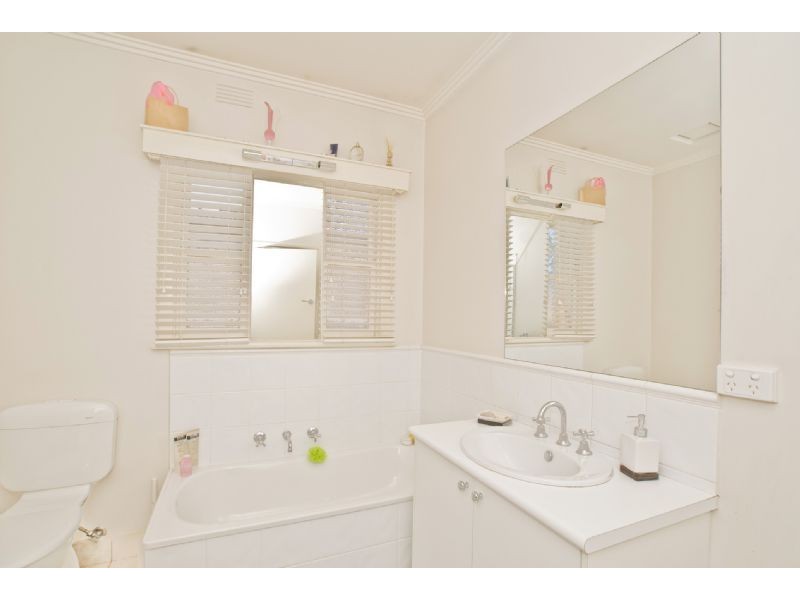 1/17 Vinter Avenue, Croydon VIC 3136