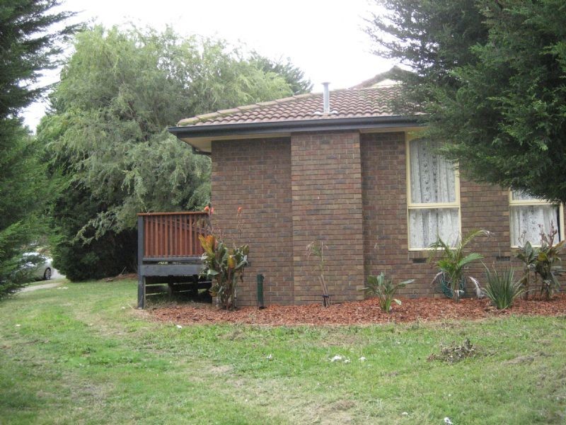 4 Statesman Crescent, Mooroolbark VIC 3138