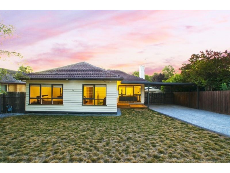 24 Yvonne Aveneue, Croydon South VIC 3136
