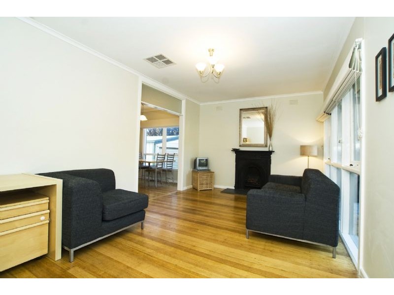 24 Yvonne Aveneue, Croydon South VIC 3136