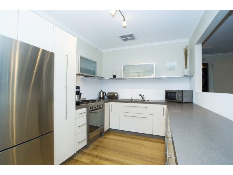 24 Yvonne Aveneue, Croydon South VIC 3136