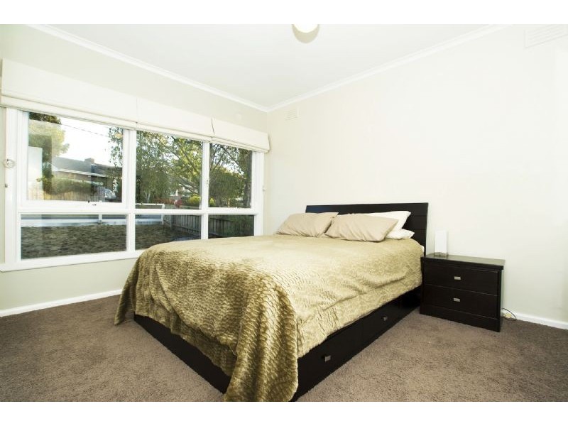 24 Yvonne Aveneue, Croydon South VIC 3136