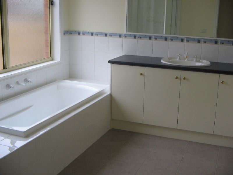 2/293 Maroondah Highway, Croydon North VIC 3136