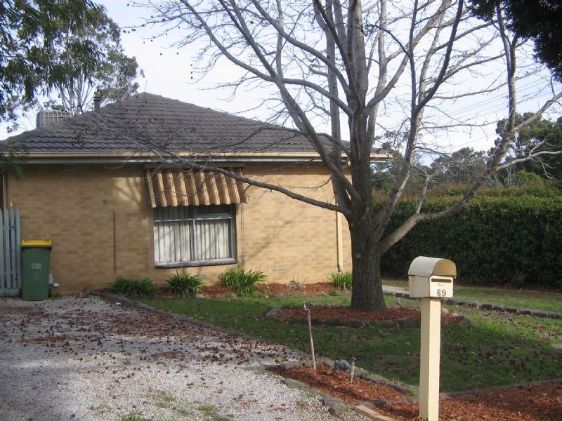 69 Bellara Drive, Mooroolbark VIC 3138