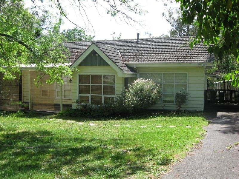 4 Carrol Avenue, Croydon VIC 3136