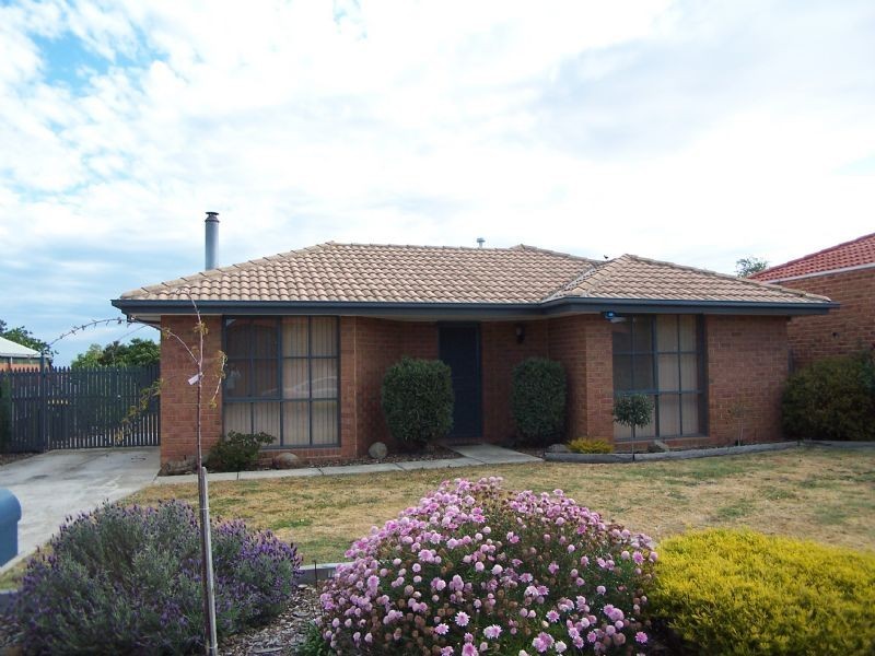 11 Carbon Crescent, Mill Park VIC 3082