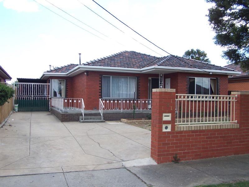 8 Oxford Drive, Thomastown VIC 3074