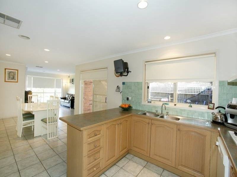 34 Peugeot Pursuit, Mill Park VIC 3082