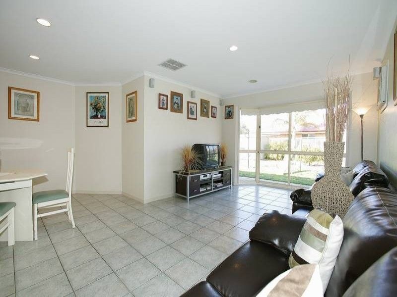 34 Peugeot Pursuit, Mill Park VIC 3082