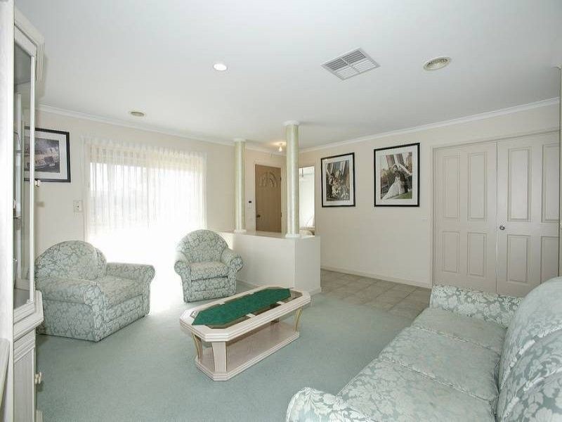 34 Peugeot Pursuit, Mill Park VIC 3082