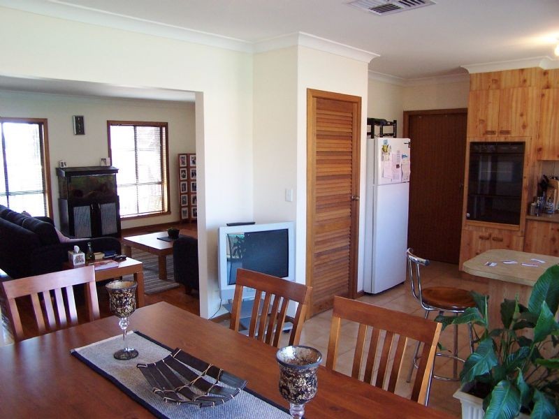 2/11 Marjory Street, Thomastown VIC 3074