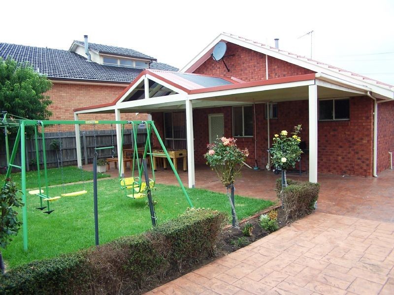 24 Benaroon Drive, Lalor VIC 3075