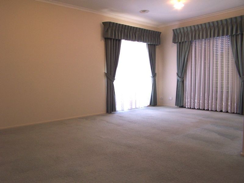 6 Wellington Crescent, Lalor VIC 3075