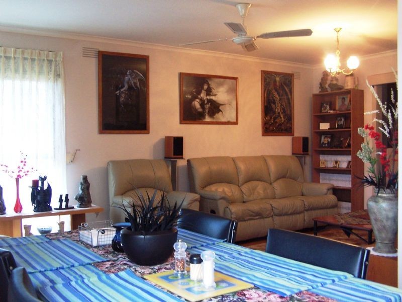 16 Valentine Avenue, Thomastown VIC 3074