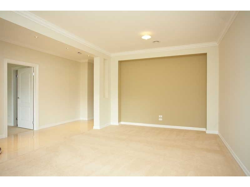 11 Benaroon Drive, Lalor VIC 3075