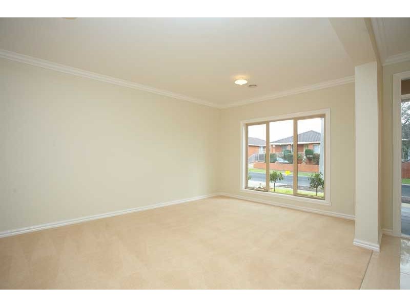 11 Benaroon Drive, Lalor VIC 3075
