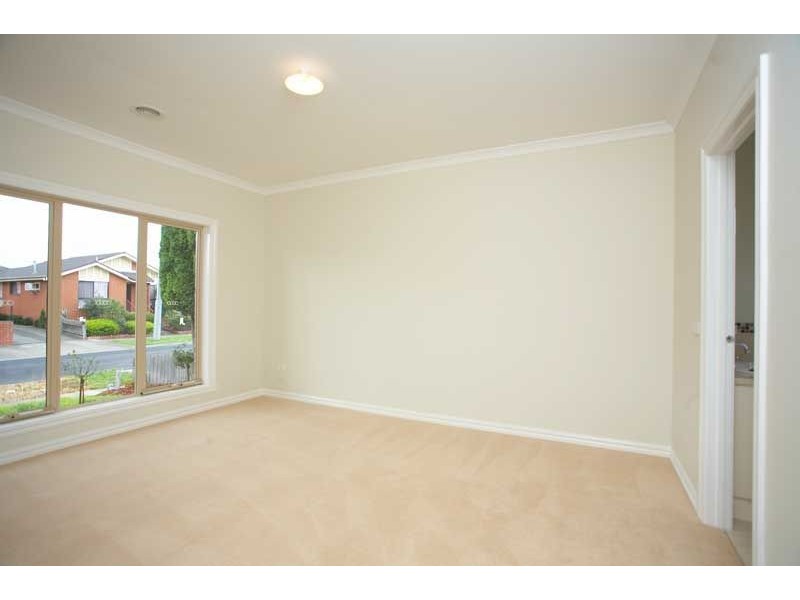 11 Benaroon Drive, Lalor VIC 3075