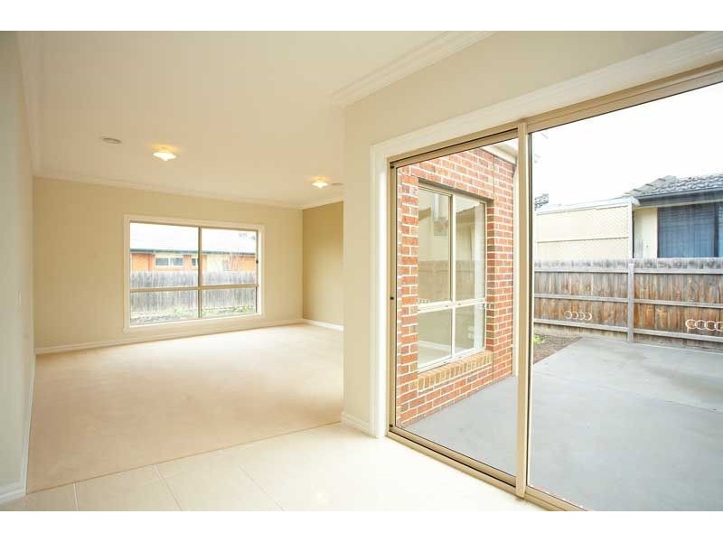 11 Benaroon Drive, Lalor VIC 3075