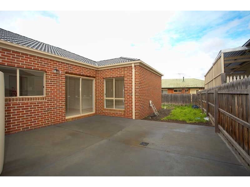 11 Benaroon Drive, Lalor VIC 3075