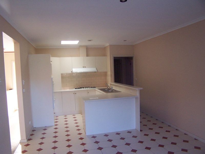 2/7 Miles Close, Mill Park VIC 3082