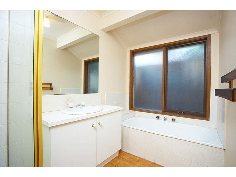 13 Kinlora Avenue, Epping VIC 3076