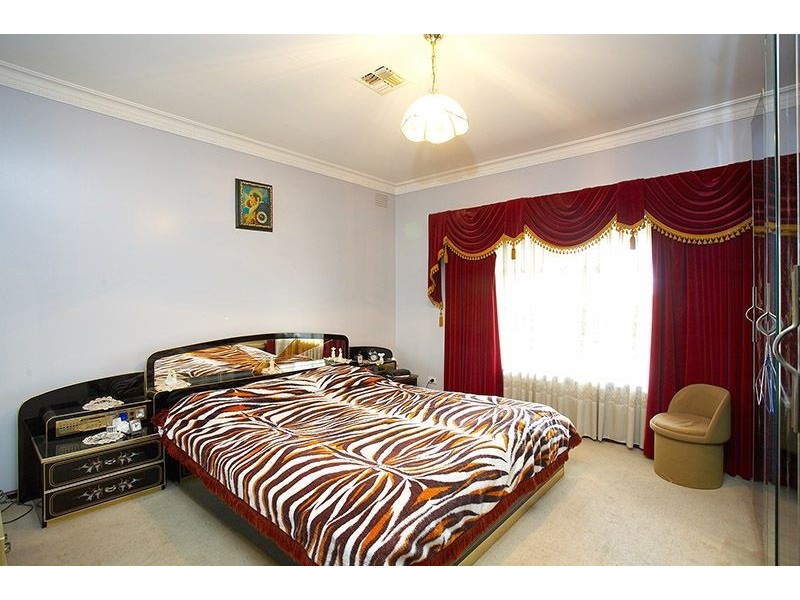 54 Oxford Drive, Thomastown VIC 3074