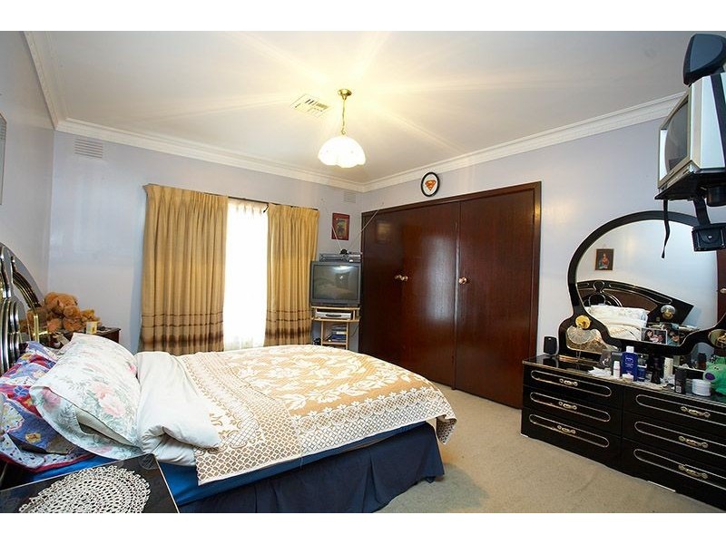 54 Oxford Drive, Thomastown VIC 3074