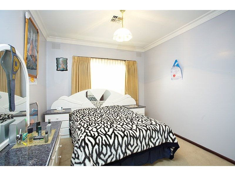 54 Oxford Drive, Thomastown VIC 3074