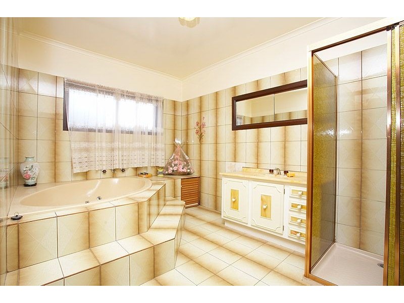 54 Oxford Drive, Thomastown VIC 3074