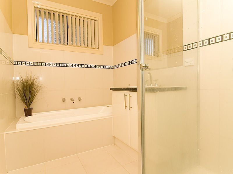 2/41 Blackman Avenue, Mill Park VIC 3082