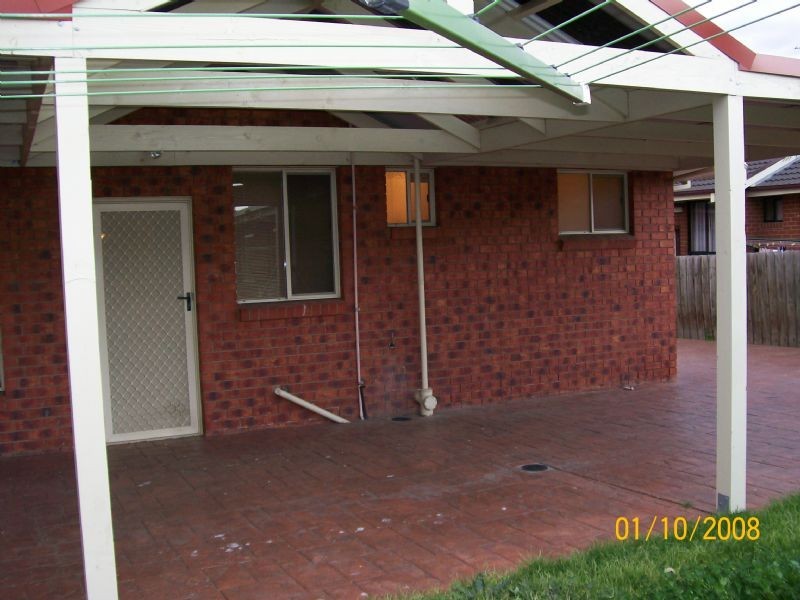 24 Benaroon Drive, Lalor VIC 3075