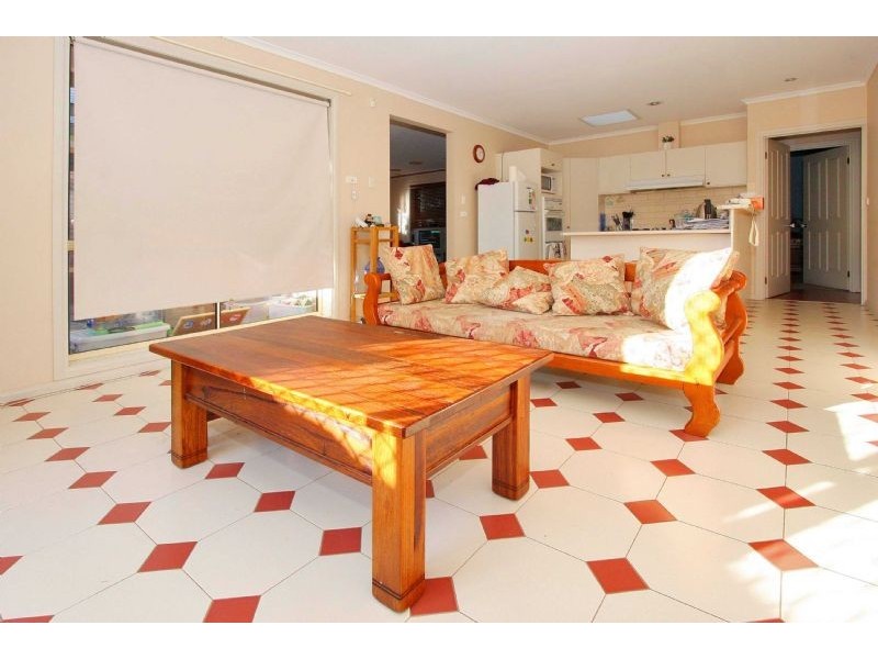 2/7 Miles Close, Mill Park VIC 3082